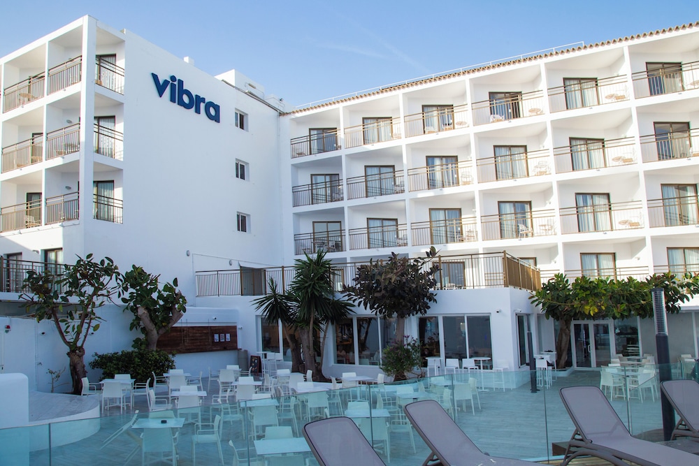 Hotel Vibra San Remo — Hotel building in San Antonio, Balearic Islands