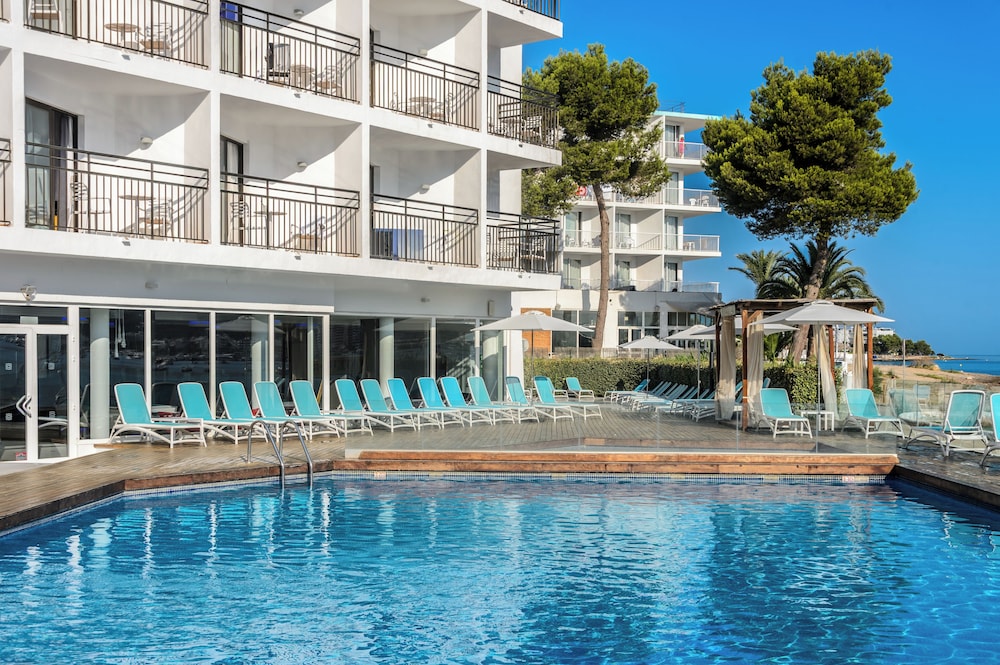 Hotel Vibra San Remo — Swimming pool in San Antonio, Balearic Islands