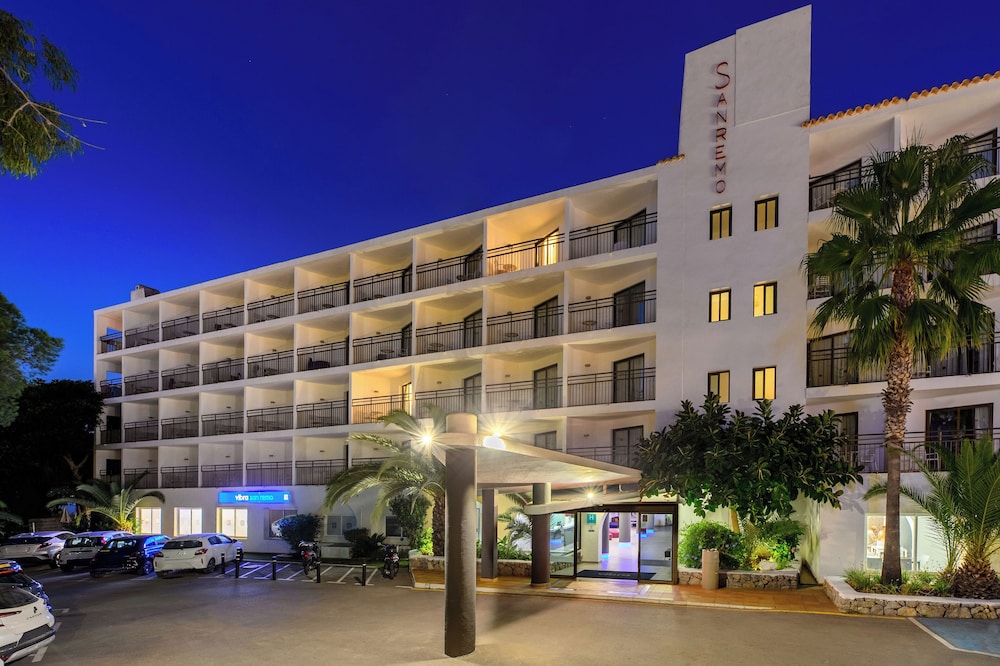 Hotel Vibra San Remo — Hotel building in San Antonio, Balearic Islands