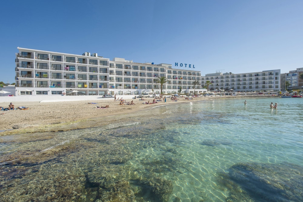 Hotel Vibra San Remo — Beach in San Antonio, Balearic Islands