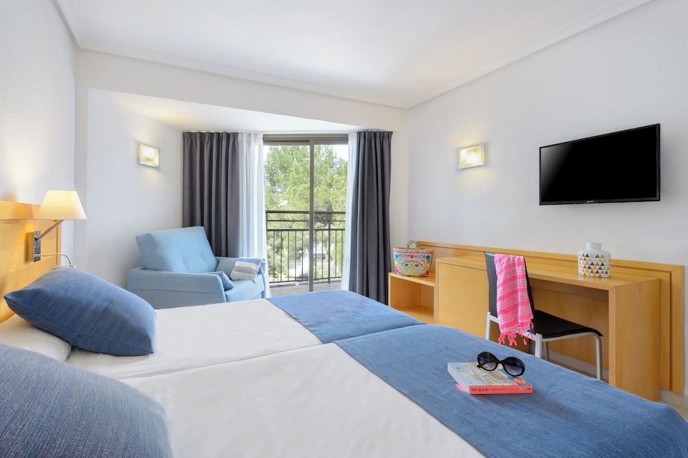 Hotel Vibra San Remo — Hotel rooms in San Antonio, Balearic Islands