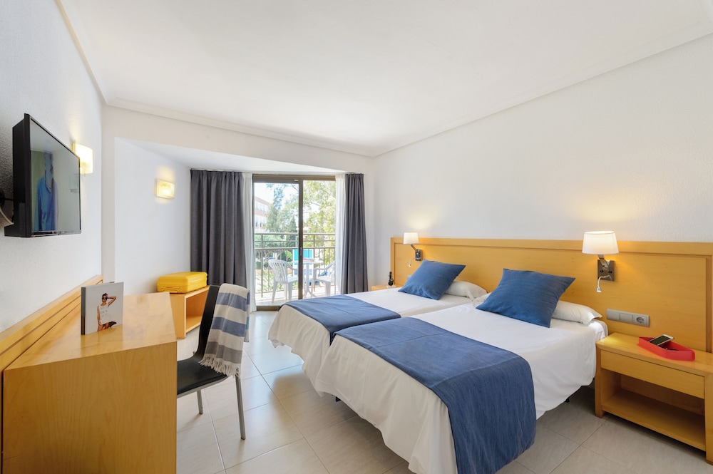 Hotel Vibra San Remo — Hotel rooms in San Antonio, Balearic Islands