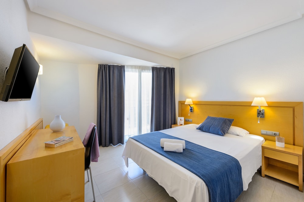 Hotel Vibra San Remo — Hotel rooms in San Antonio, Balearic Islands