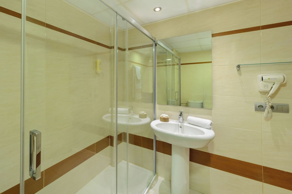 Hotel Vibra San Remo — Hotel rooms in San Antonio, Balearic Islands