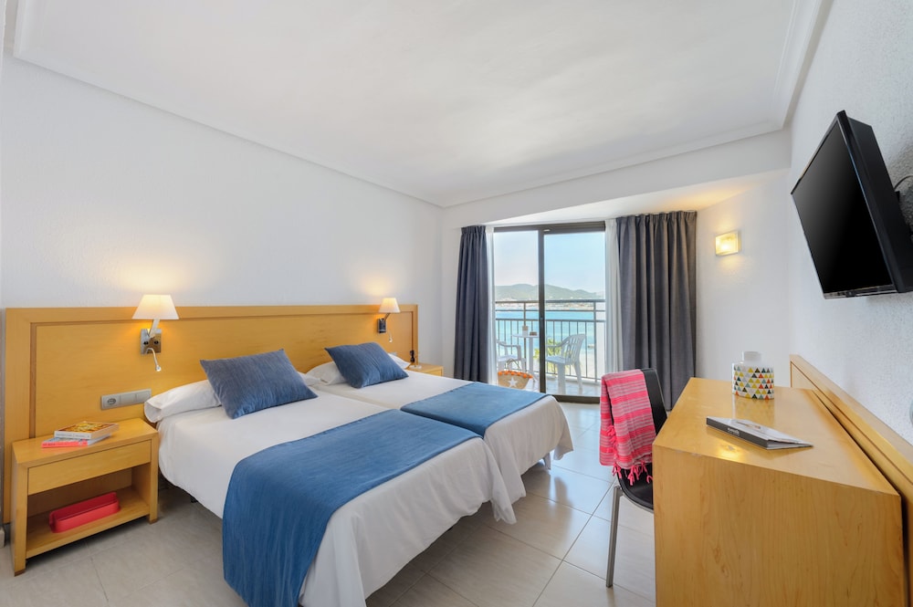 Hotel Vibra San Remo — Hotel rooms in San Antonio, Balearic Islands