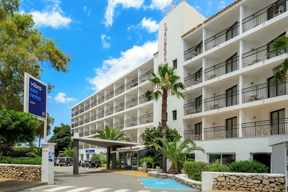 Hotel Vibra San Remo — Hotel building in San Antonio, Balearic Islands