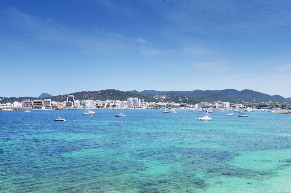 Hotel Vibra San Remo — Beach in San Antonio, Balearic Islands