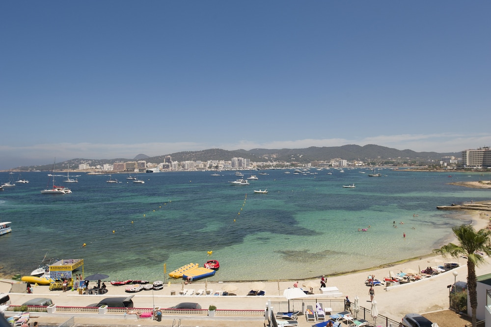 Hotel Vibra San Remo — Beach in San Antonio, Balearic Islands