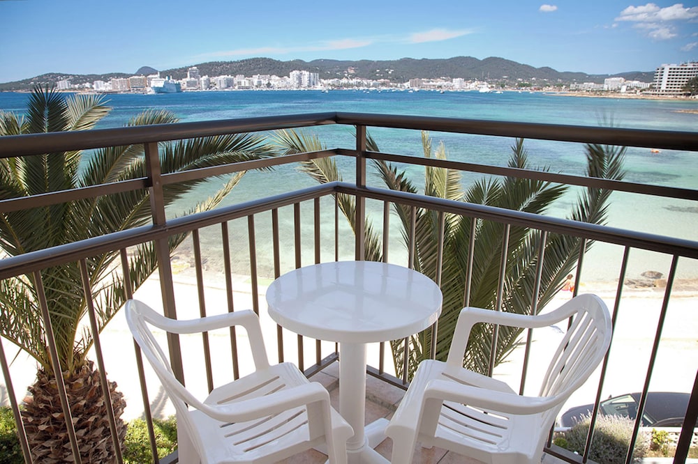 Hotel Vibra San Remo — Hotel rooms in San Antonio, Balearic Islands