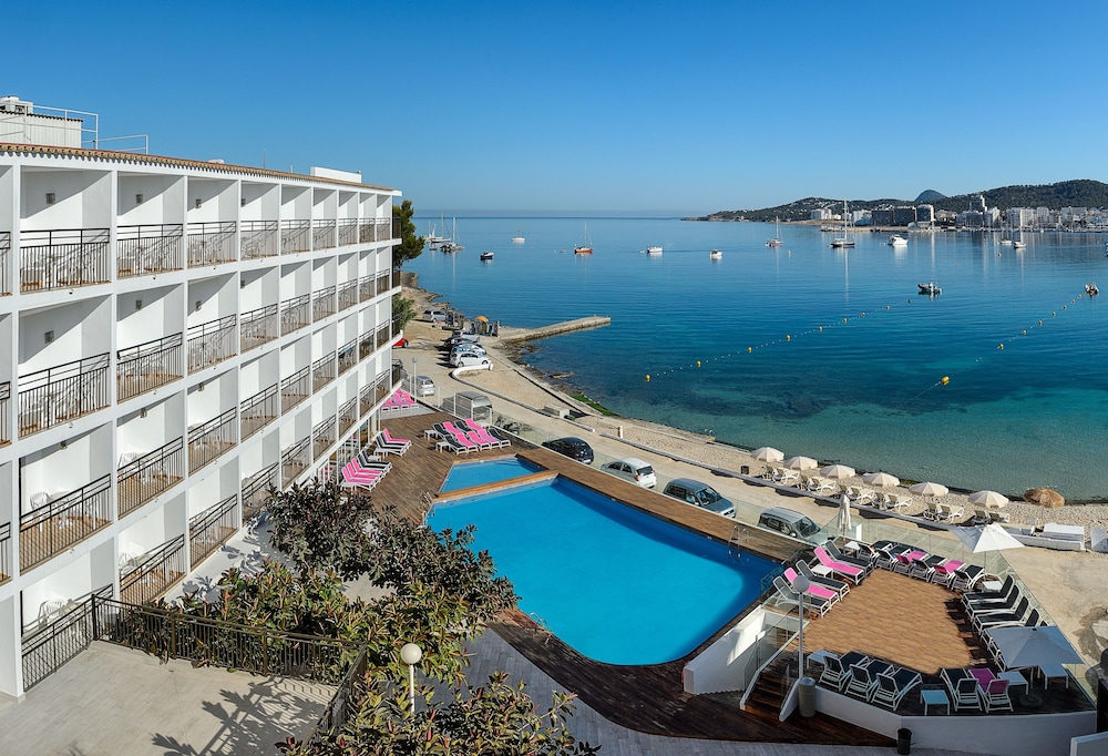 Hotel Vibra San Remo — Swimming pool in San Antonio, Balearic Islands