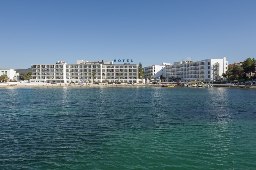 Hotel Vibra San Remo — Hotel building in San Antonio, Balearic Islands