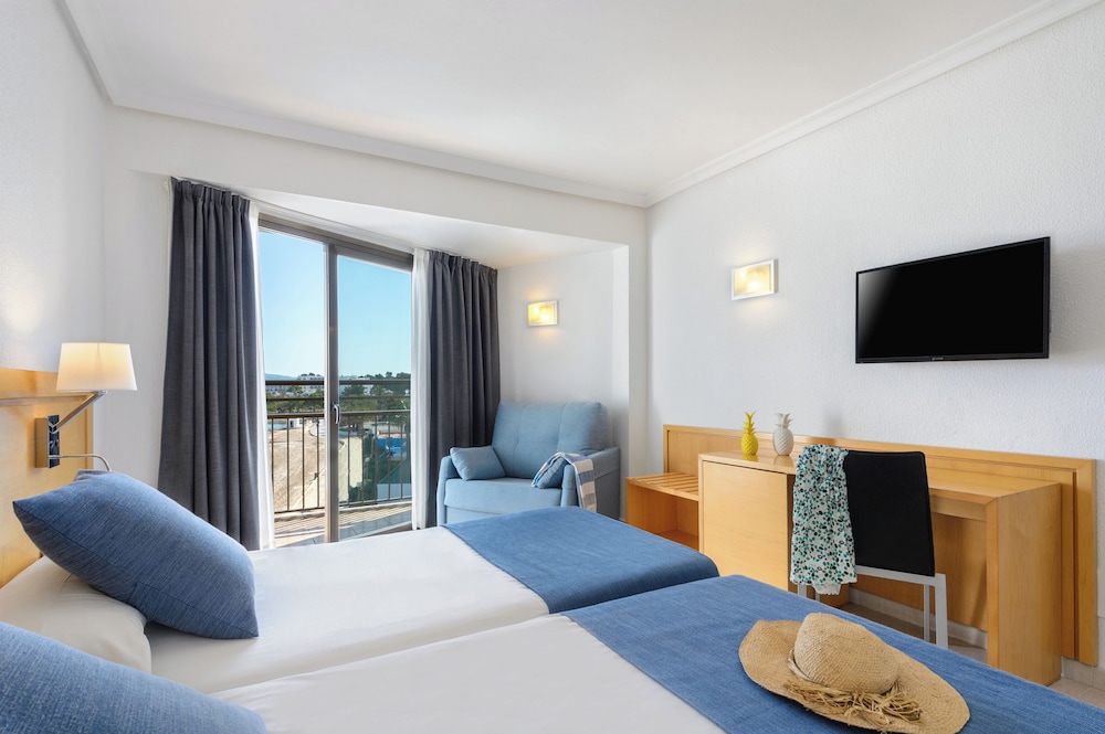 Hotel Vibra San Remo — Hotel rooms in San Antonio, Balearic Islands