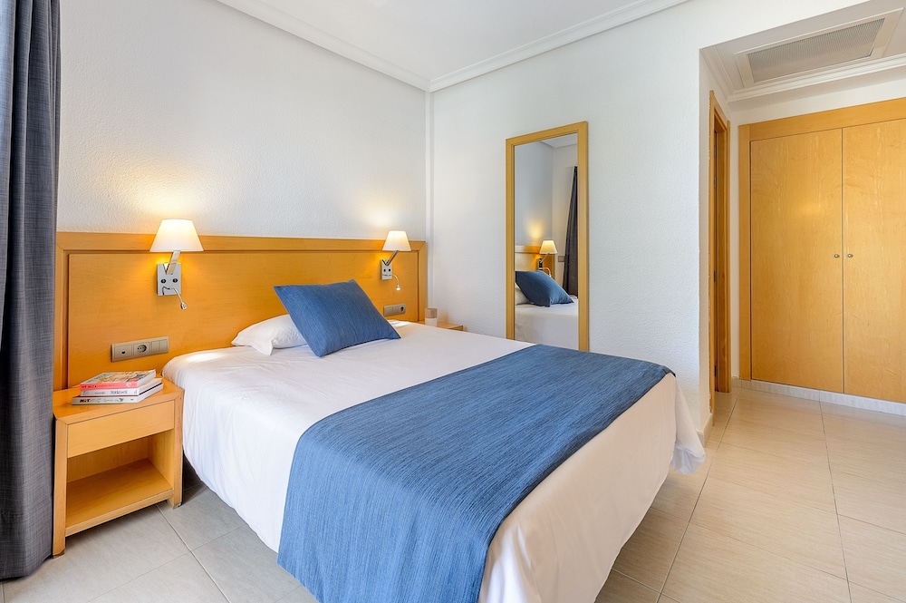 Hotel Vibra San Remo — Hotel rooms in San Antonio, Balearic Islands