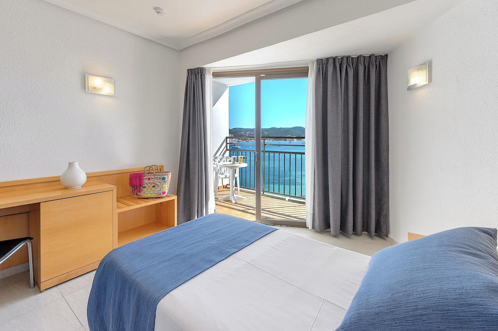 Hotel Vibra San Remo — Hotel rooms in San Antonio, Balearic Islands