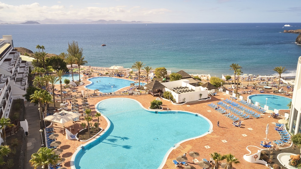 Sandos Papagayo Hotel — Swimming pool in Playa Blanca, Canary Islands