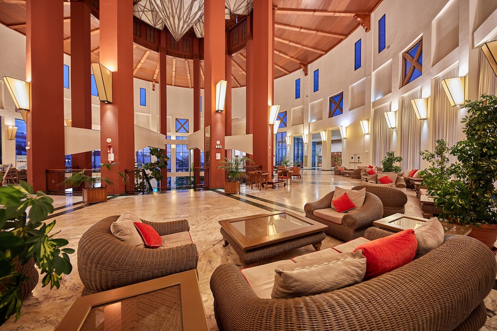 Sandos Papagayo Hotel — Hotel building in Playa Blanca, Canary Islands