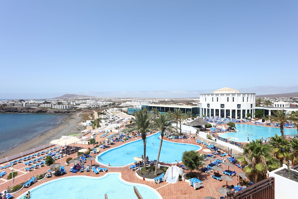 Sandos Papagayo Hotel — Swimming pool in Playa Blanca, Canary Islands