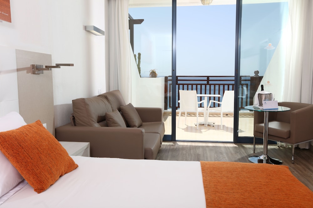 Sandos Papagayo Hotel — Hotel rooms in Playa Blanca, Canary Islands