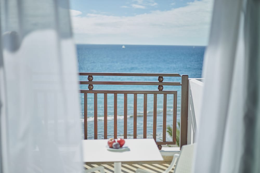 Sandos Papagayo Hotel — Hotel rooms in Playa Blanca, Canary Islands