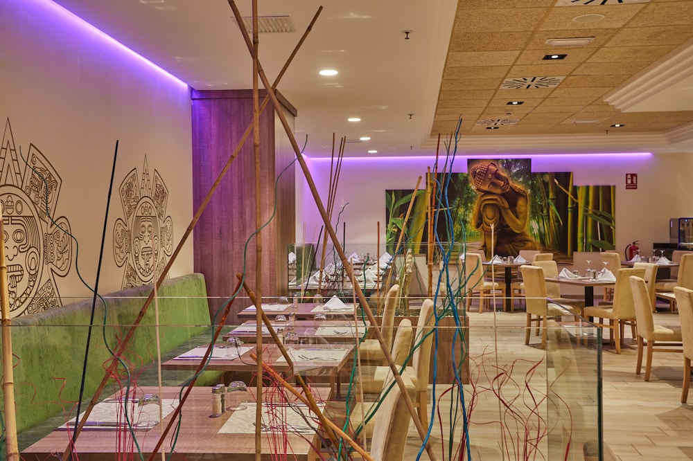Sandos Papagayo Hotel — Restaurant & bars in Playa Blanca, Canary Islands