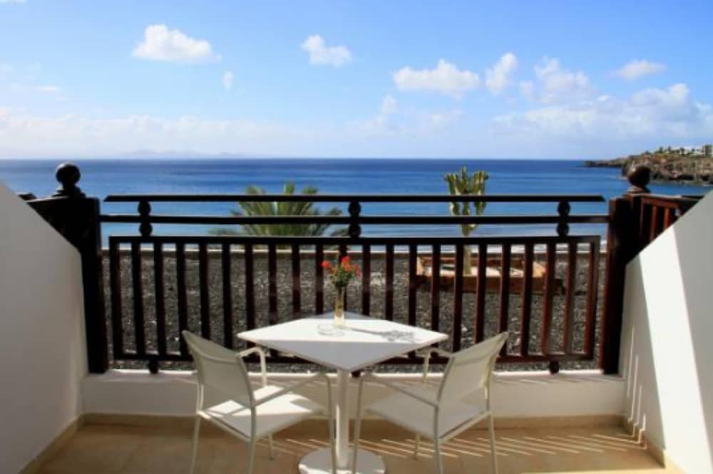 Sandos Papagayo Hotel — Hotel rooms in Playa Blanca, Canary Islands