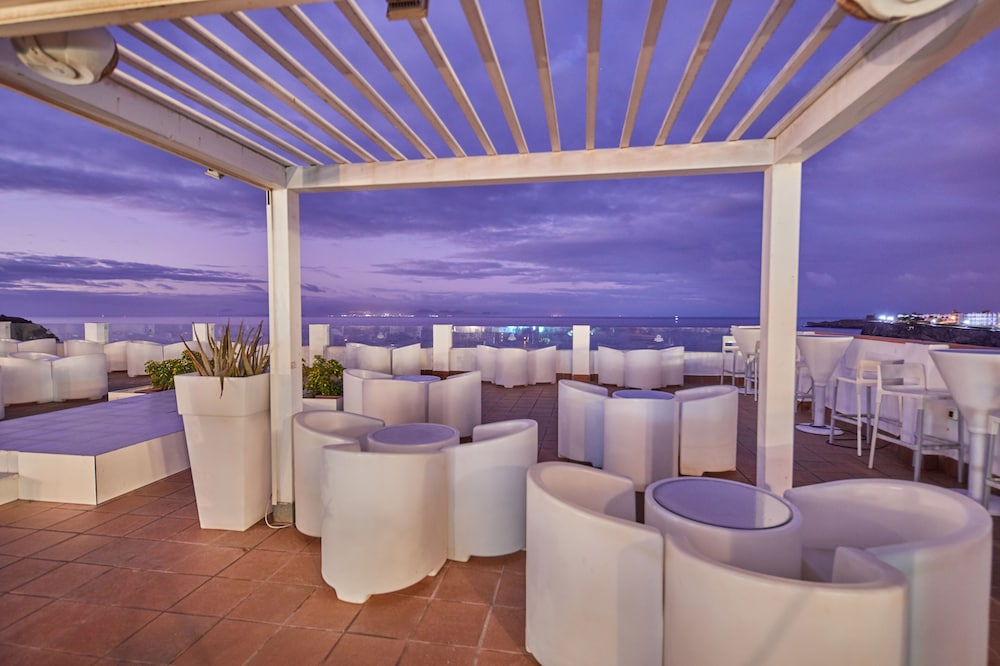 Sandos Papagayo Hotel — Restaurant & bars in Playa Blanca, Canary Islands
