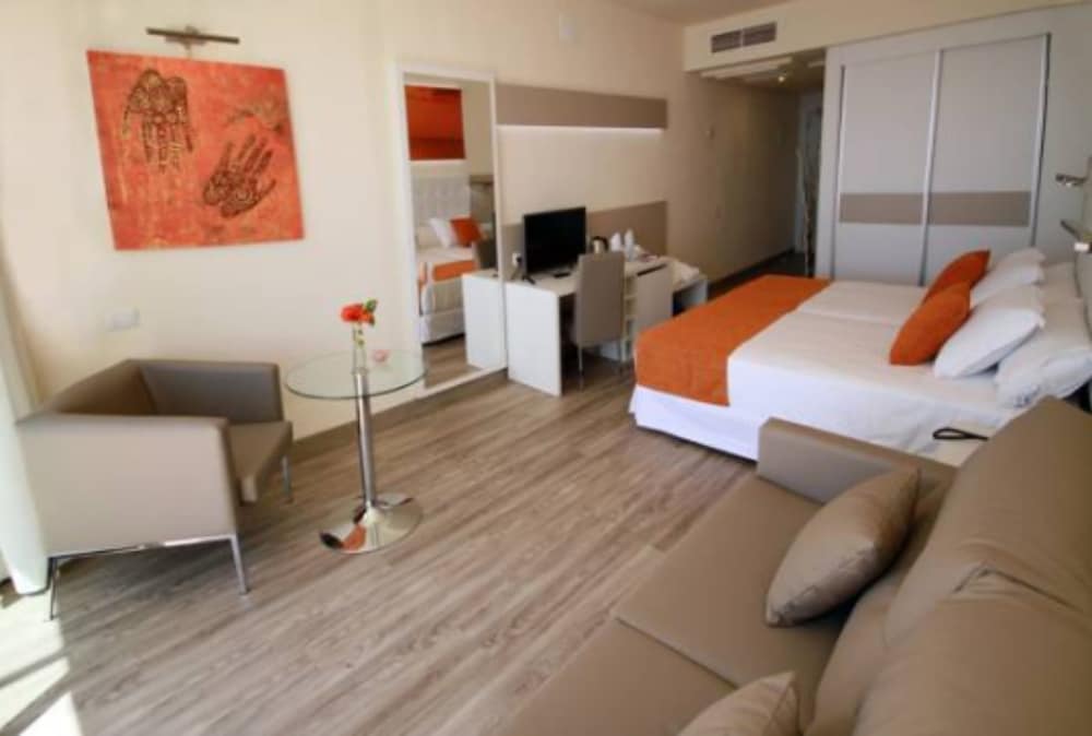 Sandos Papagayo Hotel — Hotel rooms in Playa Blanca, Canary Islands