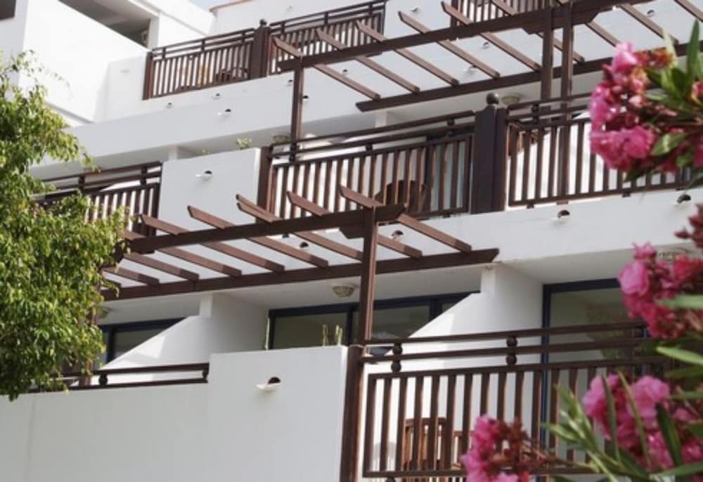 Sandos Papagayo Hotel — Hotel building in Playa Blanca, Canary Islands