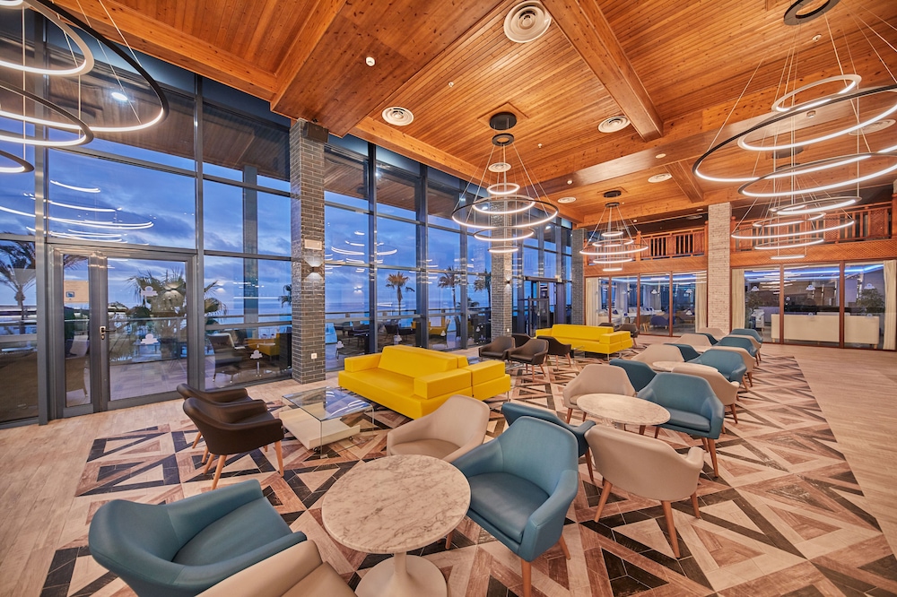 Sandos Papagayo Hotel — Restaurant & bars in Playa Blanca, Canary Islands