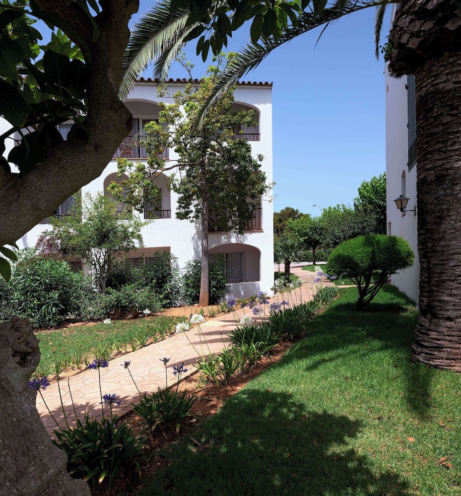 Sol Falcó Menorca — Hotel building in Cala'n Bosch, Balearic Islands