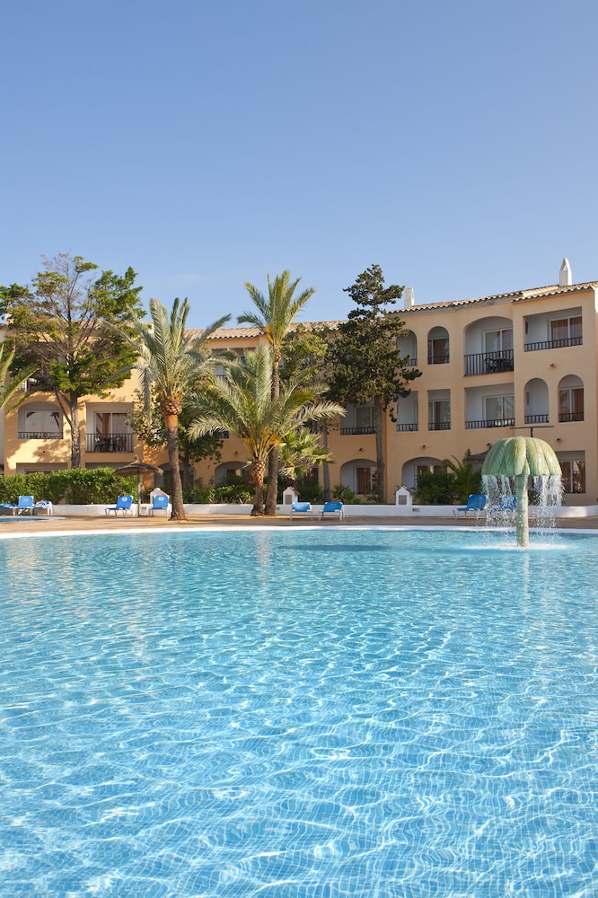 Sol Falcó Menorca — Swimming pool in Cala'n Bosch, Balearic Islands