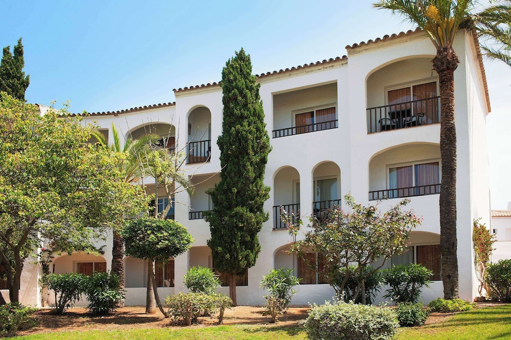 Sol Falcó Menorca — Hotel building in Cala'n Bosch, Balearic Islands