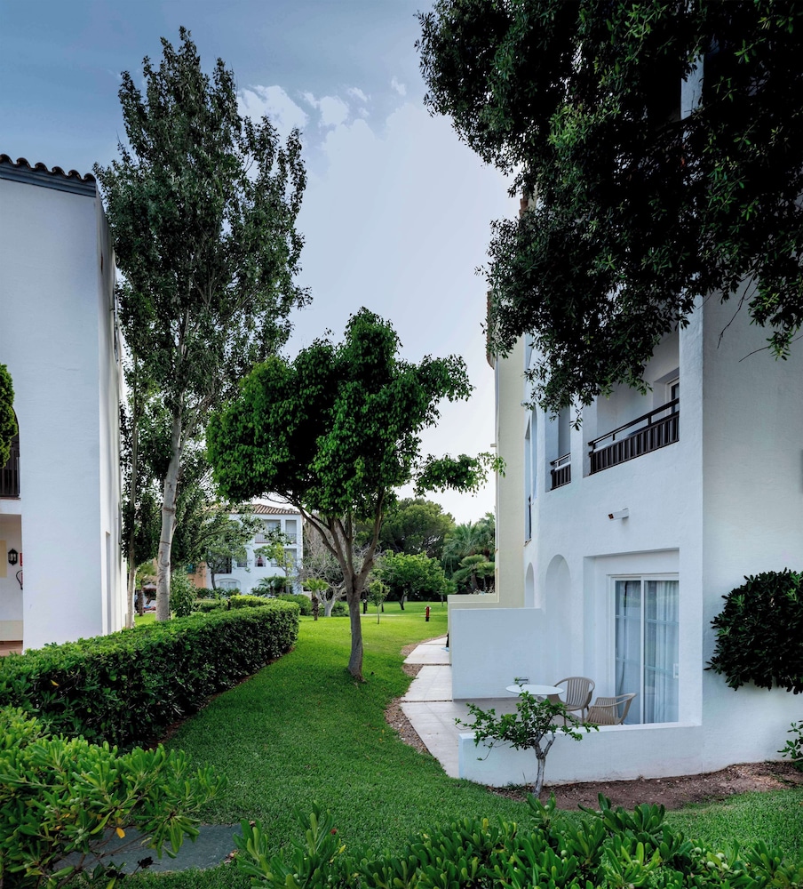 Sol Falcó Menorca — Hotel building in Cala'n Bosch, Balearic Islands