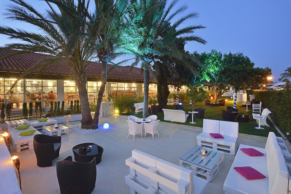 Sol Falcó Menorca — Restaurant & bars in Cala'n Bosch, Balearic Islands