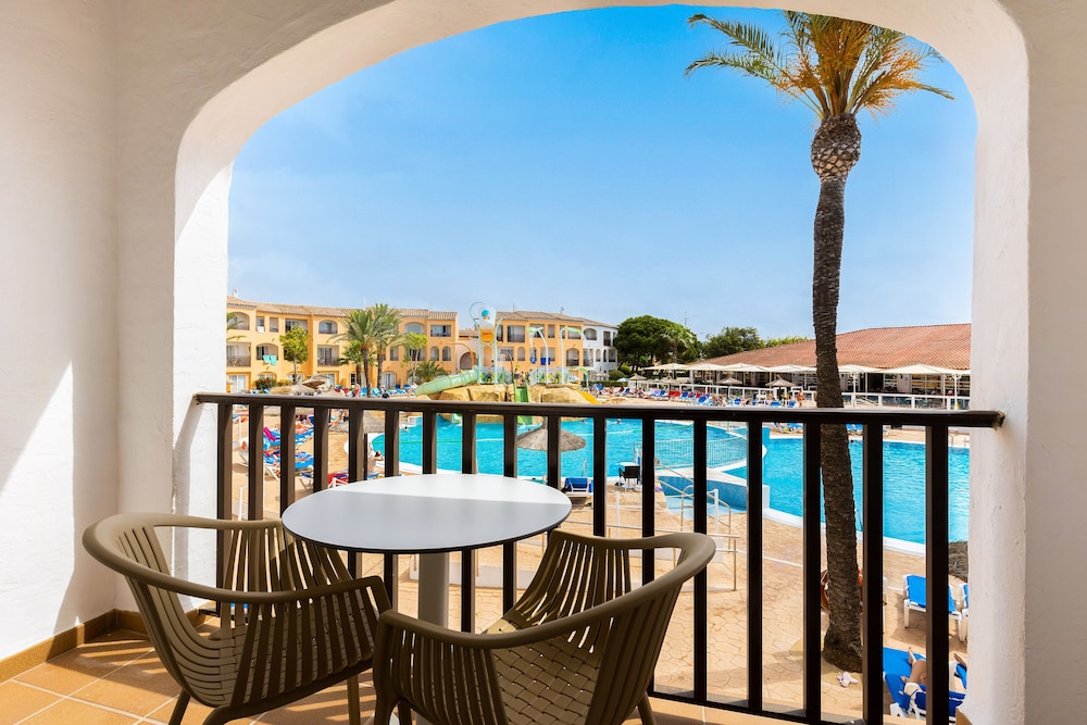 Sol Falcó Menorca — Swimming pool in Cala'n Bosch, Balearic Islands