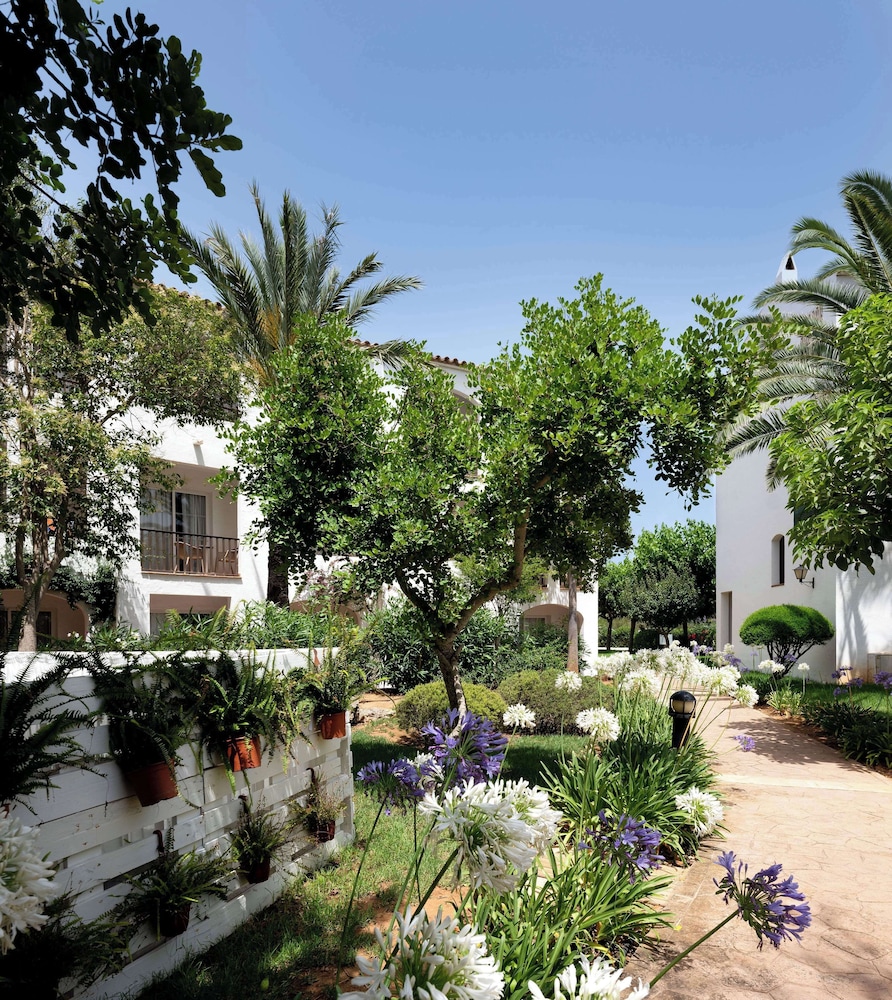 Sol Falcó Menorca — Hotel building in Cala'n Bosch, Balearic Islands