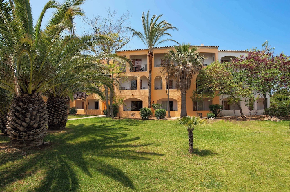 Sol Falcó Menorca — Hotel building in Cala'n Bosch, Balearic Islands