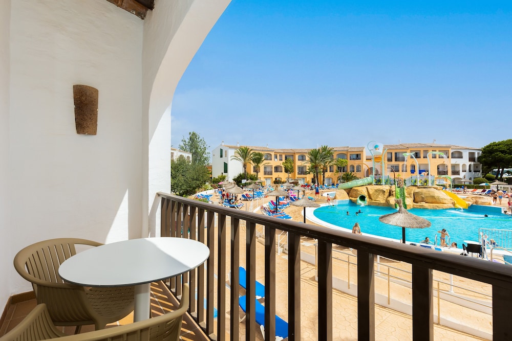 Sol Falcó Menorca — Swimming pool in Cala'n Bosch, Balearic Islands