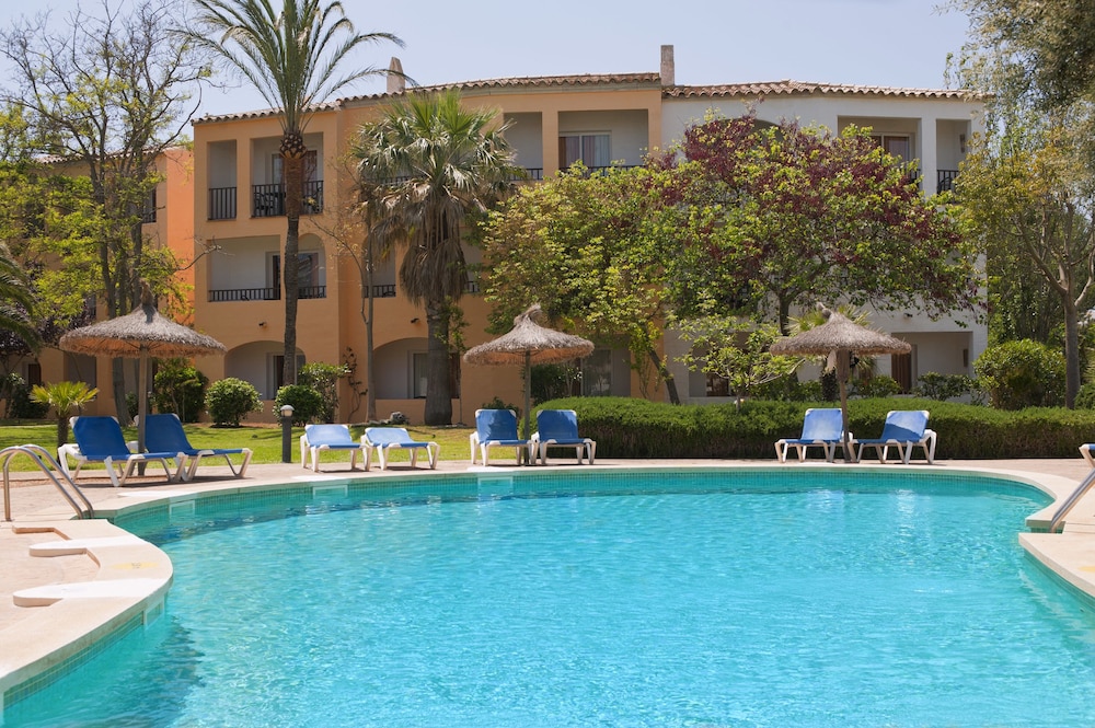 Sol Falcó Menorca — Swimming pool in Cala'n Bosch, Balearic Islands
