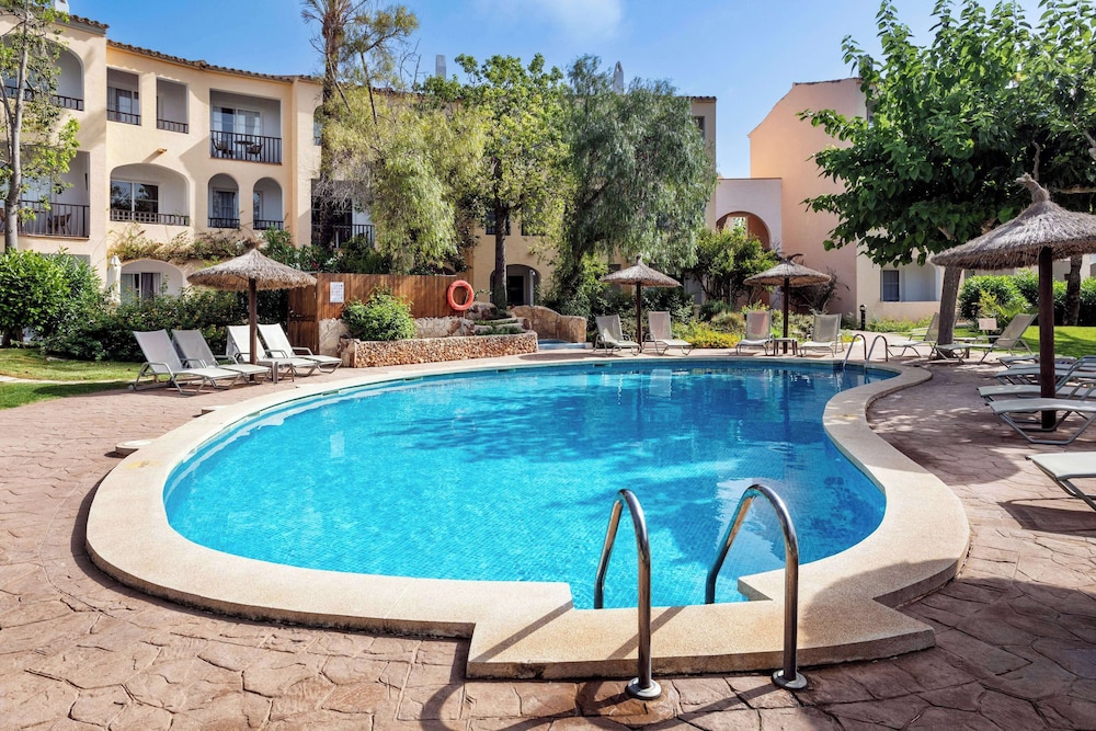 Sol Falcó Menorca — Swimming pool in Cala'n Bosch, Balearic Islands