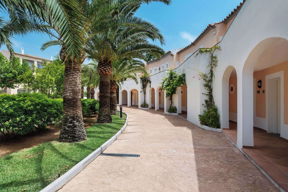 Sol Falcó Menorca — Hotel building in Cala'n Bosch, Balearic Islands