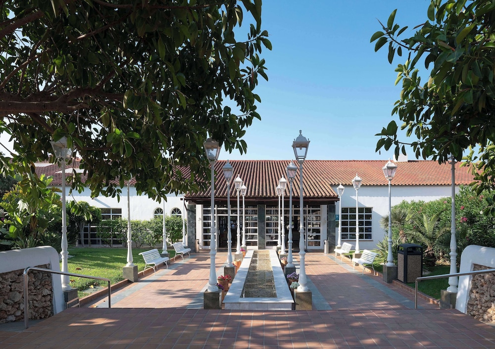 Sol Falcó Menorca — Hotel building in Cala'n Bosch, Balearic Islands