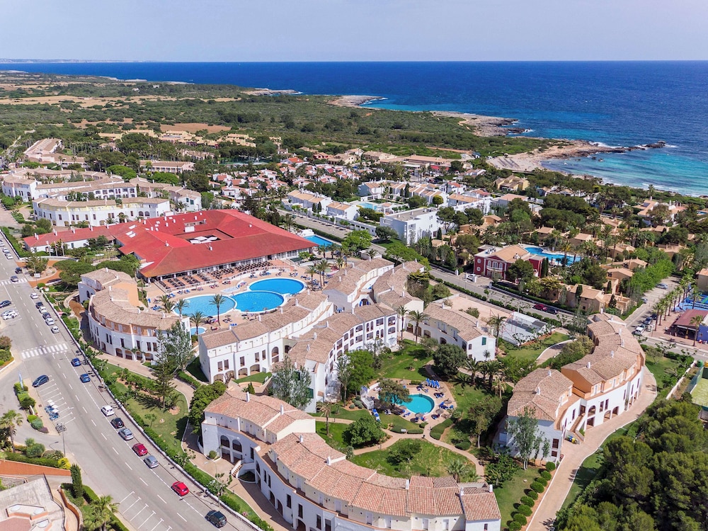 Sol Falcó Menorca — Hotel building in Cala'n Bosch, Balearic Islands