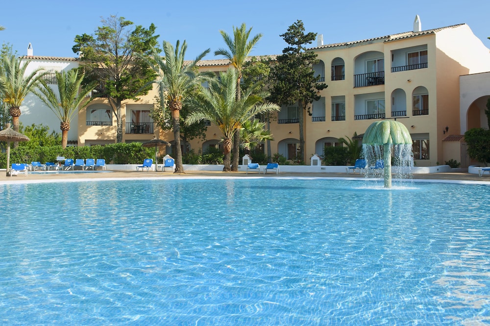 Sol Falcó Menorca — Swimming pool in Cala'n Bosch, Balearic Islands