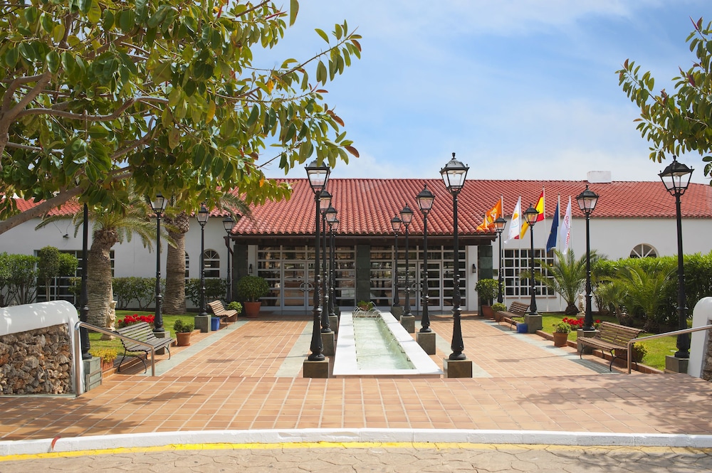 Sol Falcó Menorca — Hotel building in Cala'n Bosch, Balearic Islands