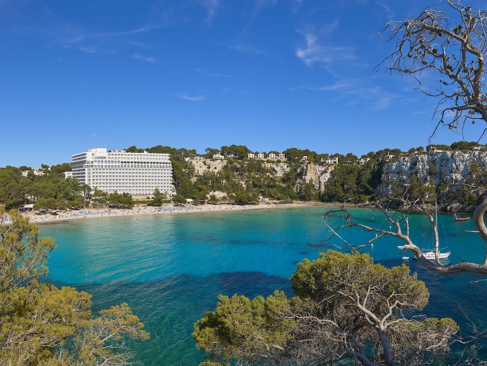 Melia Cala Galdana - Menorca — Hotel building in Cala Galdana, Balearic Islands