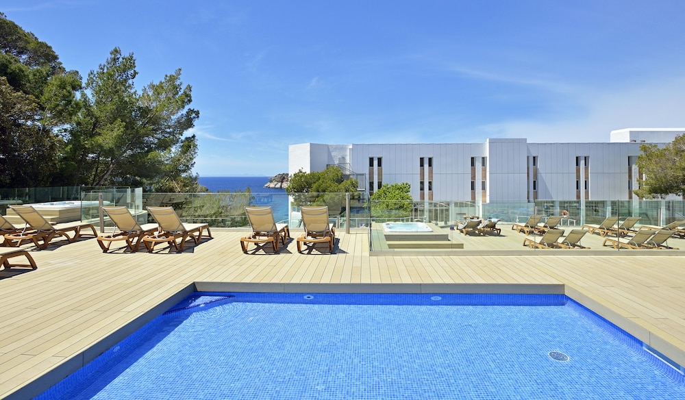 Melia Cala Galdana - Menorca — Swimming pool in Cala Galdana, Balearic Islands