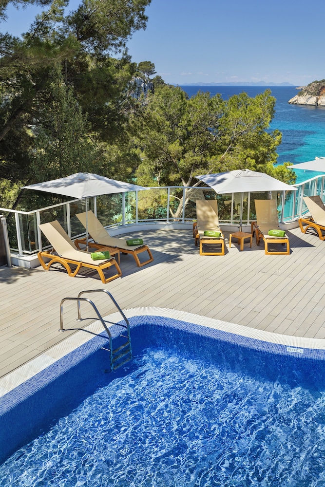 Melia Cala Galdana - Menorca — Swimming pool in Cala Galdana, Balearic Islands
