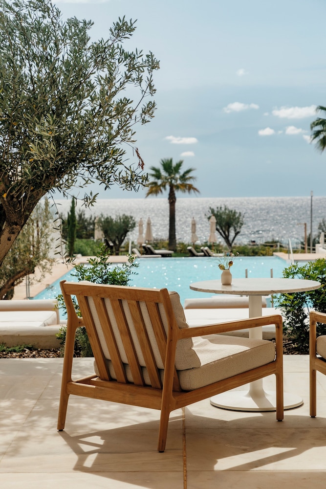 Villa Le Blanc, a Gran Meliá Hotel - The Leading Hotels of the World — Swimming pool in Santo Tomas, Balearic Islands