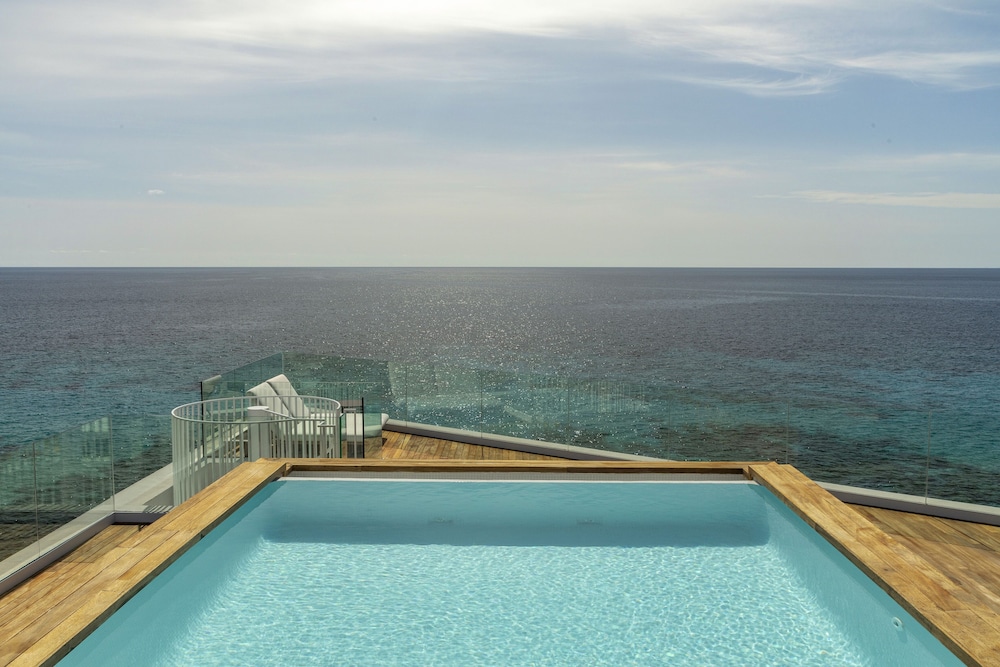 Villa Le Blanc, a Gran Meliá Hotel - The Leading Hotels of the World — Swimming pool in Santo Tomas, Balearic Islands